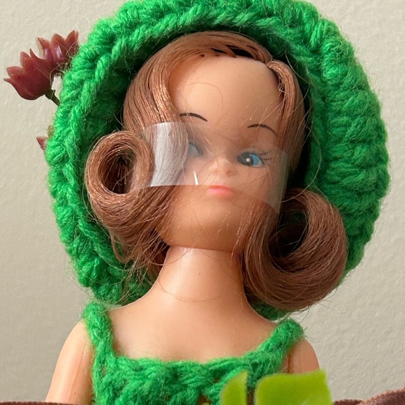 4/$100 toilet paper Barbie Green Knitted Doll Cover 🎁 - Picture 4 of 7